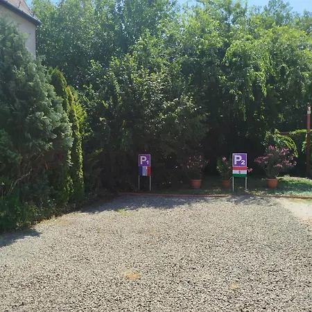 Case de vacanță Rakos-patak Camper Garden & Free Parking Budapesta