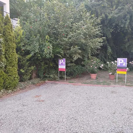 Case de vacanță Rakos-patak Camper Garden & Free Parking *