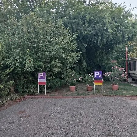 Case de vacanță Rakos-patak Camper Garden & Free Parking Budapesta