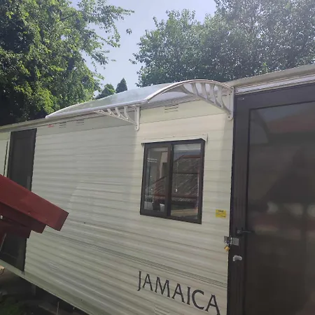 Rakos-patak Camper Garden & Free Parking *