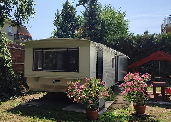 Rakos-patak Camper Garden & Free Parking